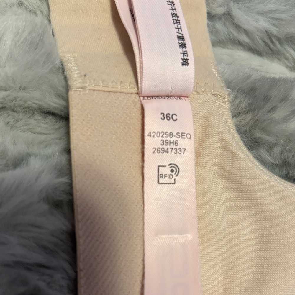 Victoria's Secret Cream Push-Up Bra. - Picture 9 of 10